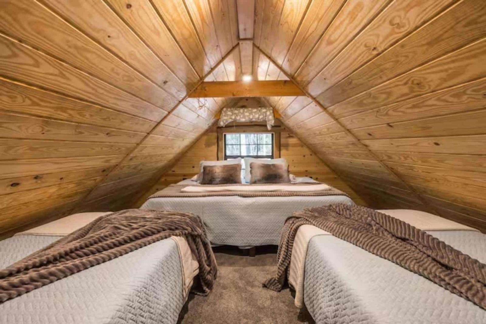Snugs Nest bedroom