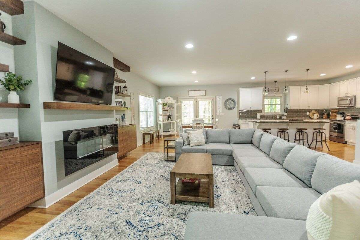 Roamin Falls Mountain Living Room
