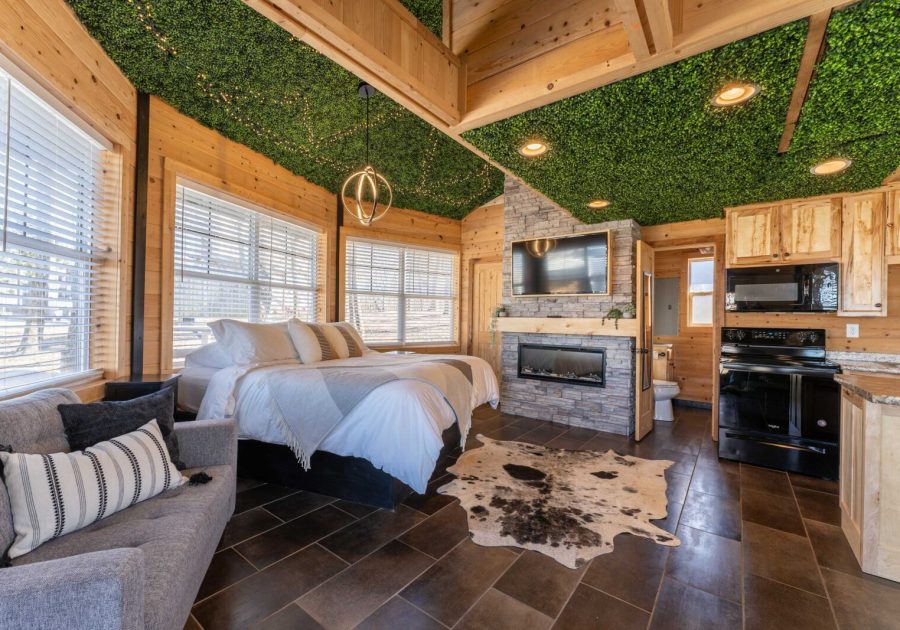 The Yurt at Paradise Pointe with a hot tub, fire pit, & Grill Main Image